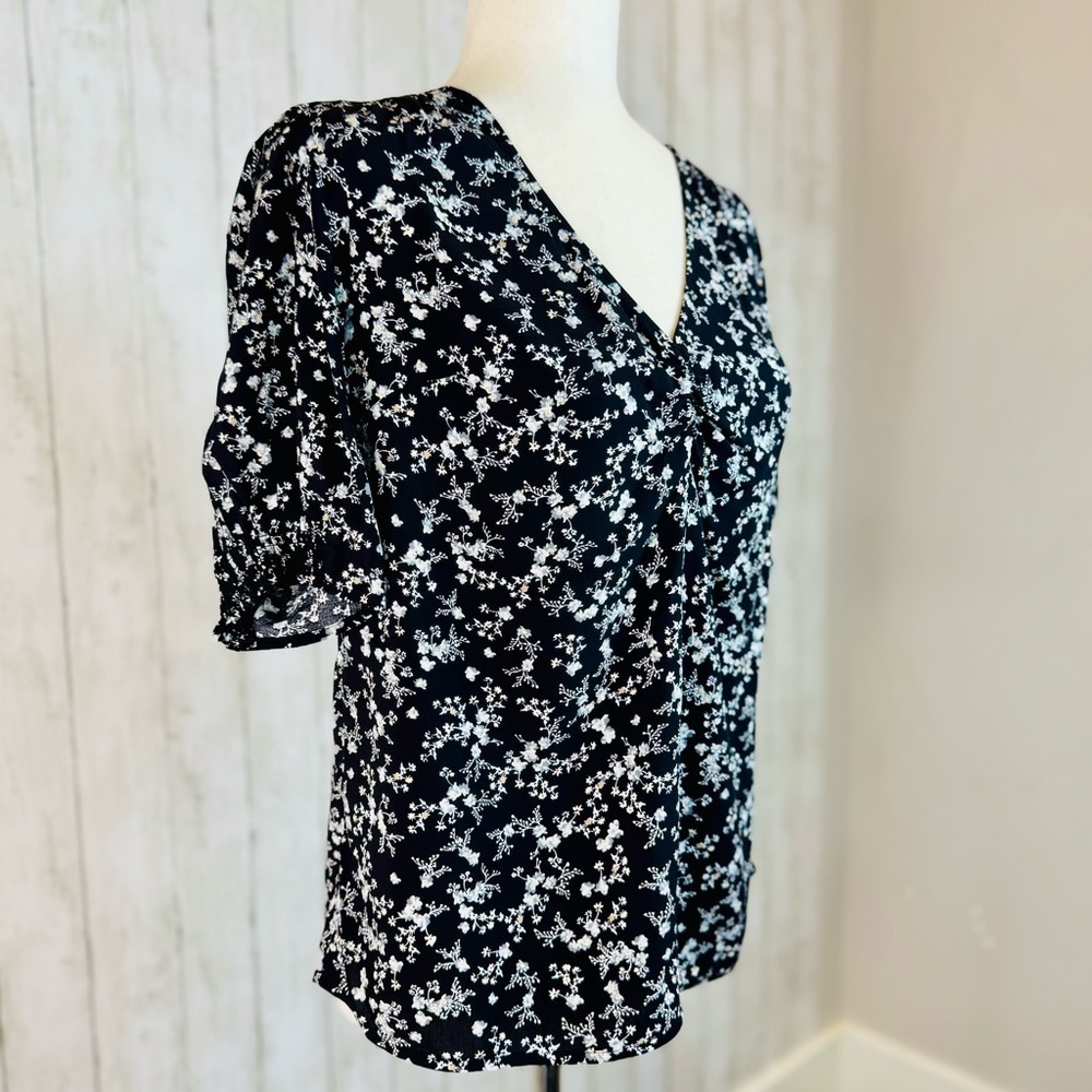 Old Navy | Puff Sleeve Blouse S – Chic Office to Evening Look ✨ - Picture 6 of 12